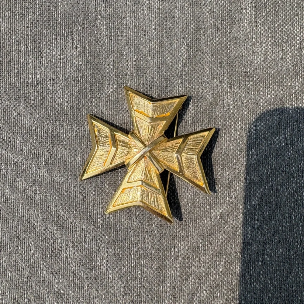 Vtg KJL‎ Kenneth Jay Lane Maltese Cross Brooch Pin 2.5